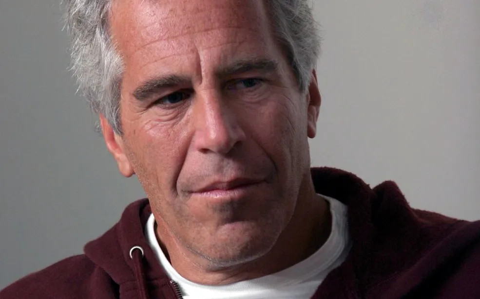 Șeful World Economic Forum demisionează după apariția numelui său în dosarele Epstein