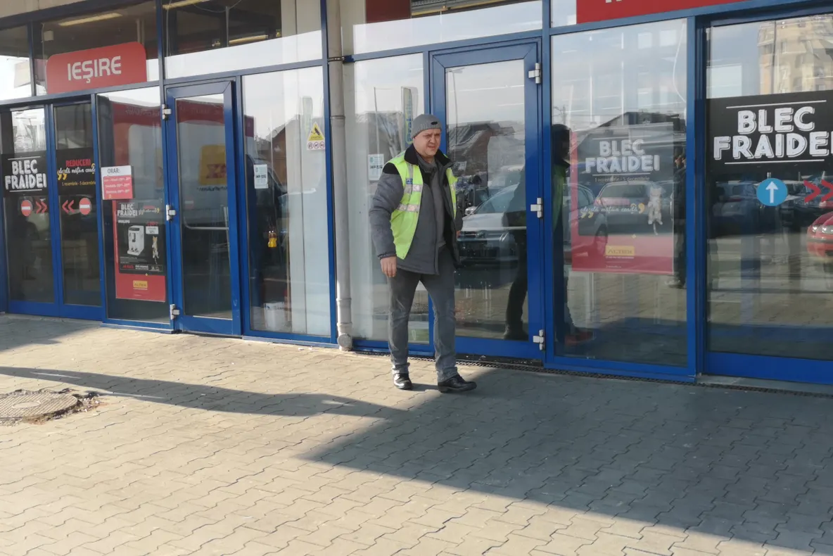 „Gone in 60 seconds” de Târgoviște. Jaf de de proporții la un magazin de electronice și electrocasnice