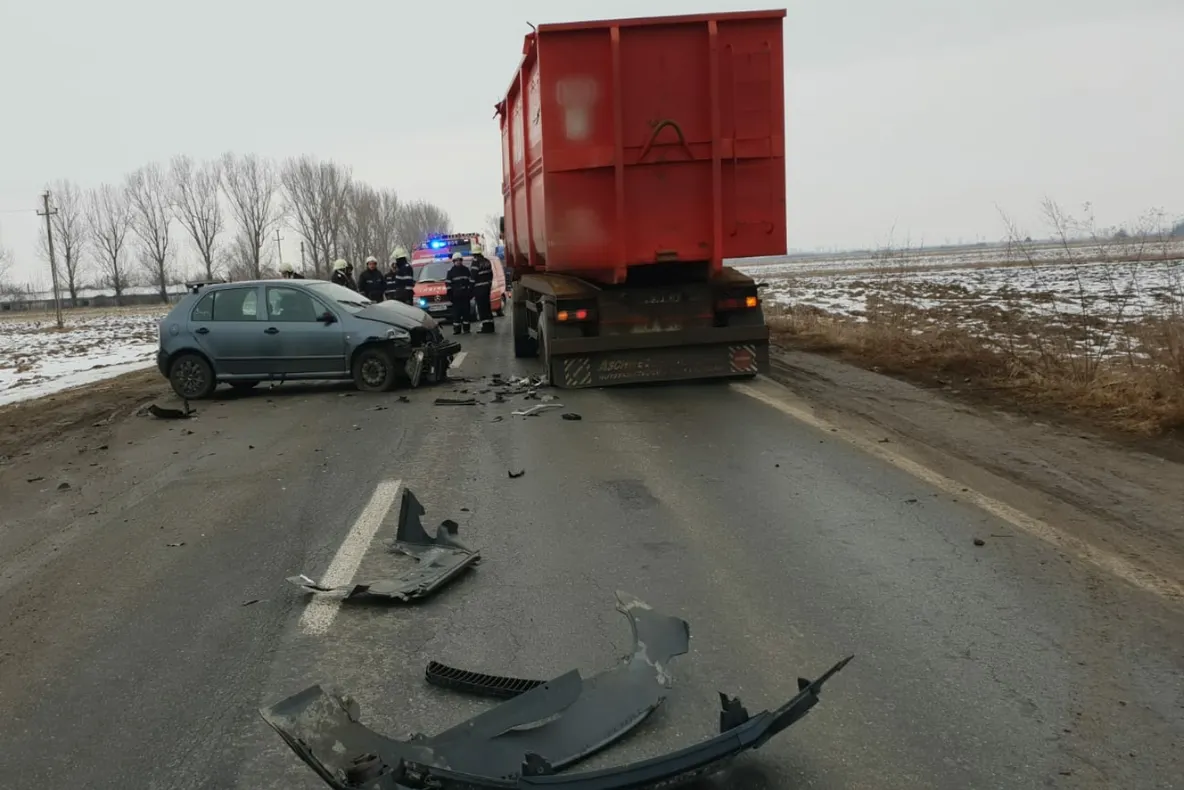 Carambol pe DN 7. Trei mașini avariate și doi răniți