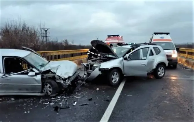 Un tânăr din Dâmbovița a provocat un accident rutier grav, pe DN 1, în care patru persoane au fost rănite