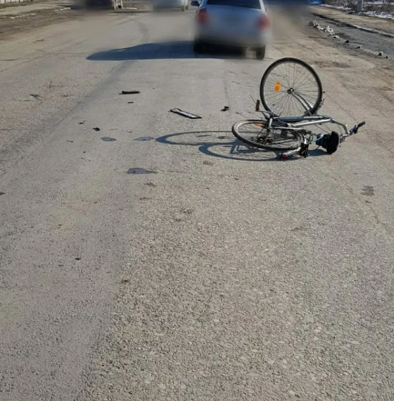 Biciclist lovit de un autoturism, la Moreni