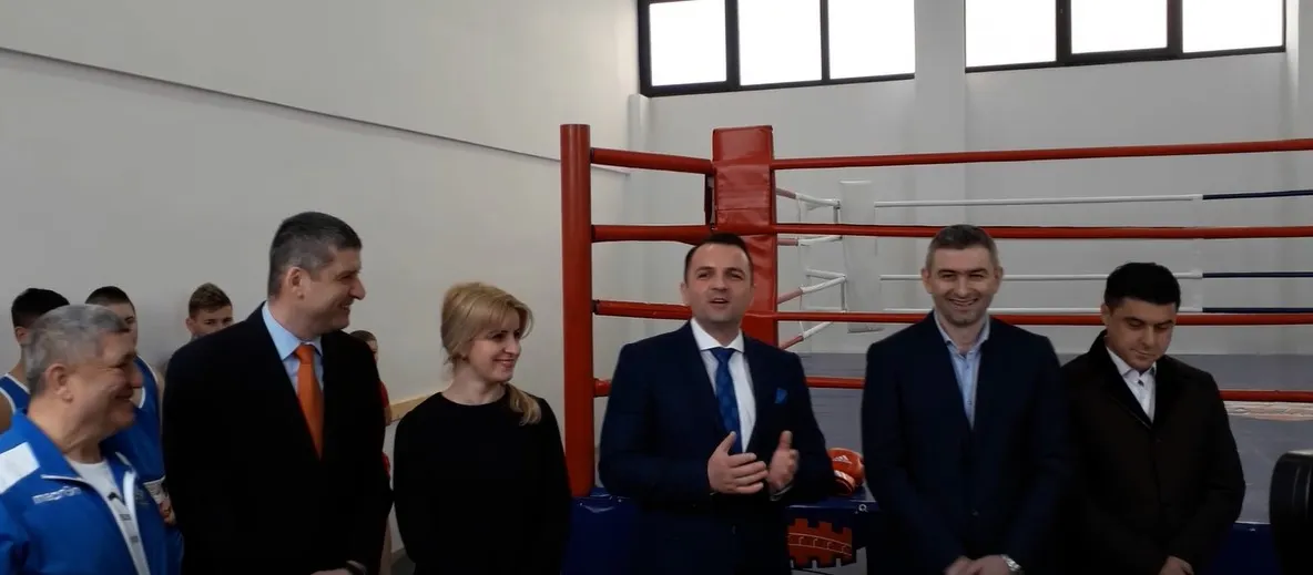 Foto-Video | Sală de box inaugurată cu o invitație...pentru politicieni
