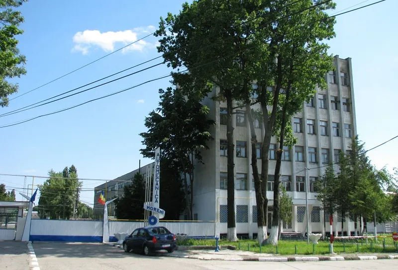 Automecanica din Moreni ar trebui să producă transportoare blindate, dar le repară pe cele stricate