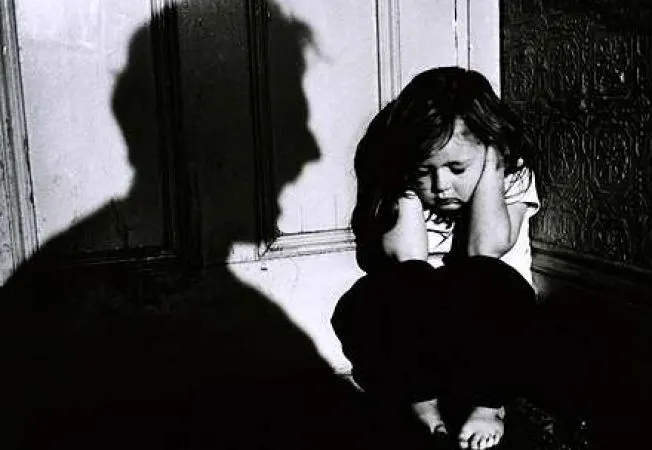 Bărbat reținut pentru hărțuire, violare de domiciliu și amenințare, toate comise asupra concubinei