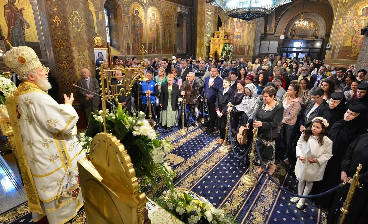 FOTO| Slujba de Paști citită în mai multe limbi, la Catedrala Mitropolitană din Târgoviște
