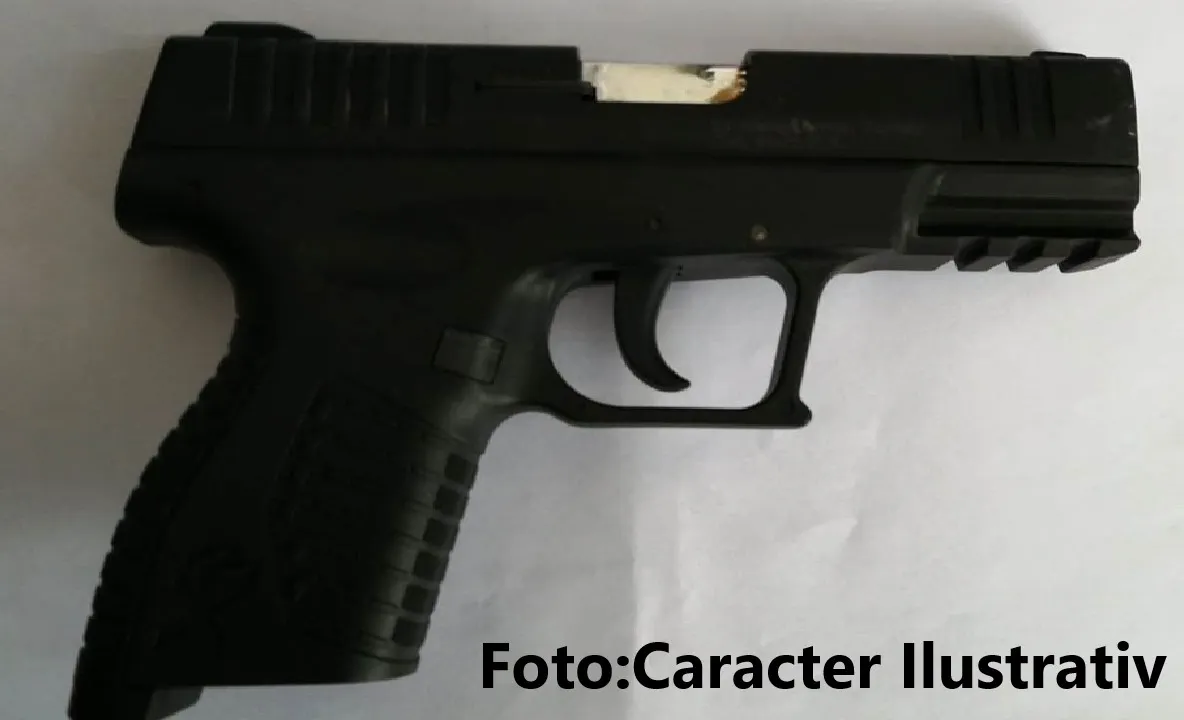 Tânăr din Potlogi prins de polițiști cu un pistol fără acte, asupra sa
