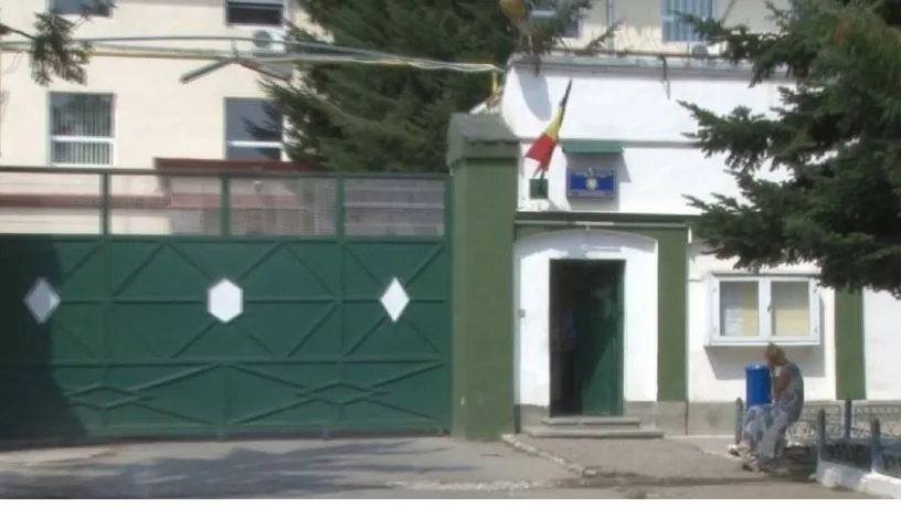 Mandate de executare a unor pedepse privative de libertate. 3 bărbați, băgați la închisoare