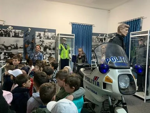 Școala Altfel (și) la Muzeul Poliției, din Târgoviște