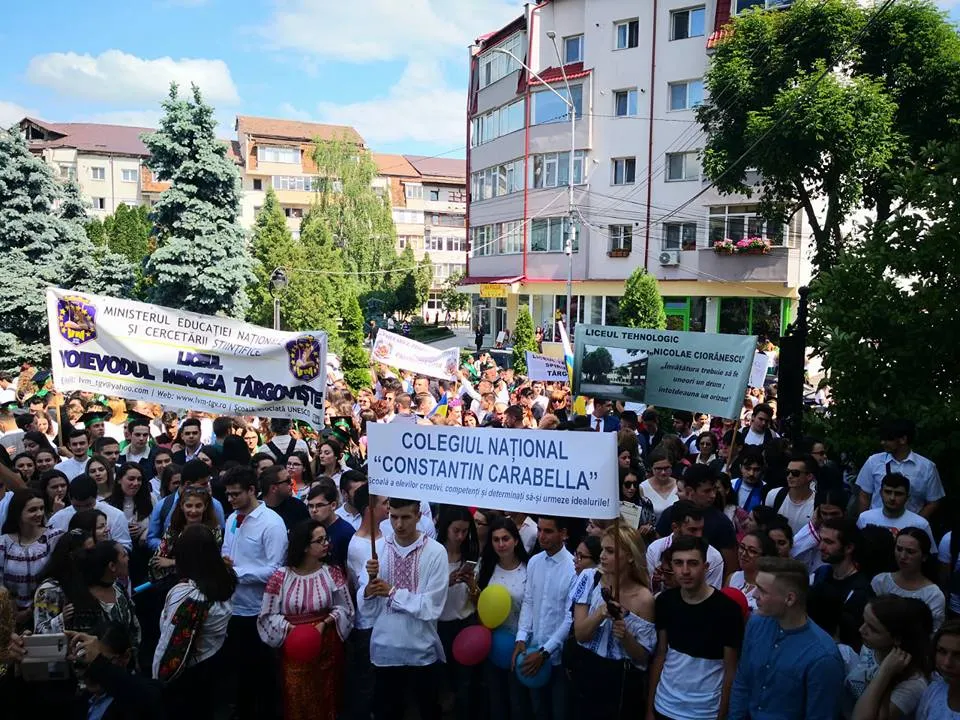 Peste 1.500 de elevi participă la Parada Absolvenților din Târgoviște