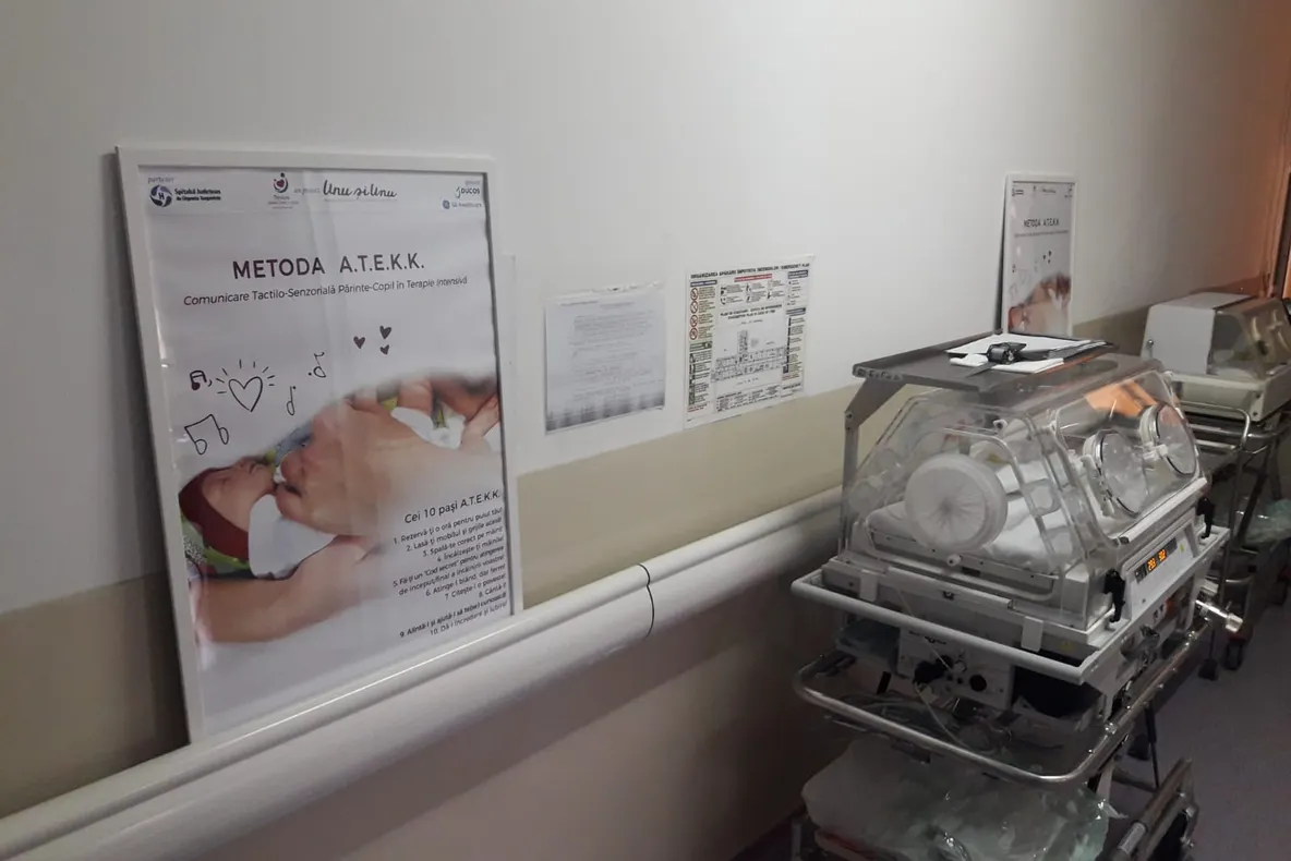 Proiect la Spitalul Județean. Părinții prematurilor născuți la Târgoviște, lăsați alături de copiii lor o oră pe zi