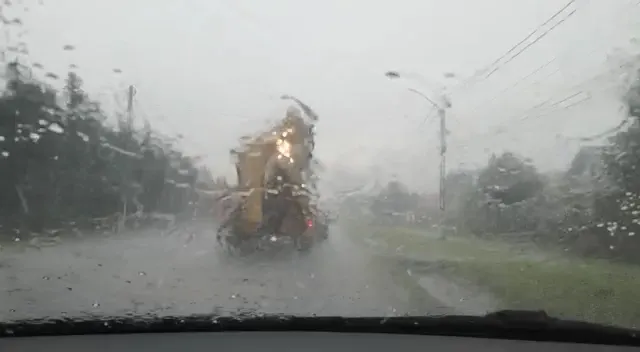 VIDEO Grindina și ploaia au creat probleme în Gura Șuții și Conțești