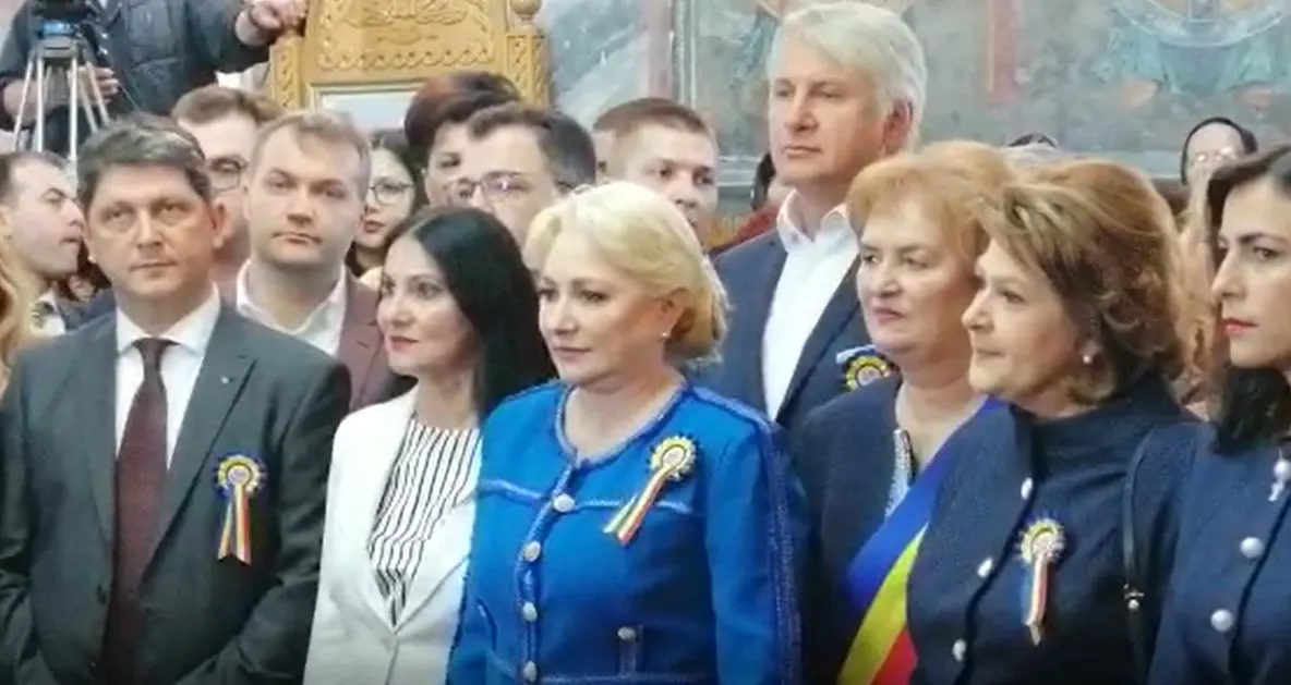 Video| Guvernul mutat la Nucet, pentru câteva ore, la slujba aghiasmei Mici, de la Izvorul Tămăduirii
