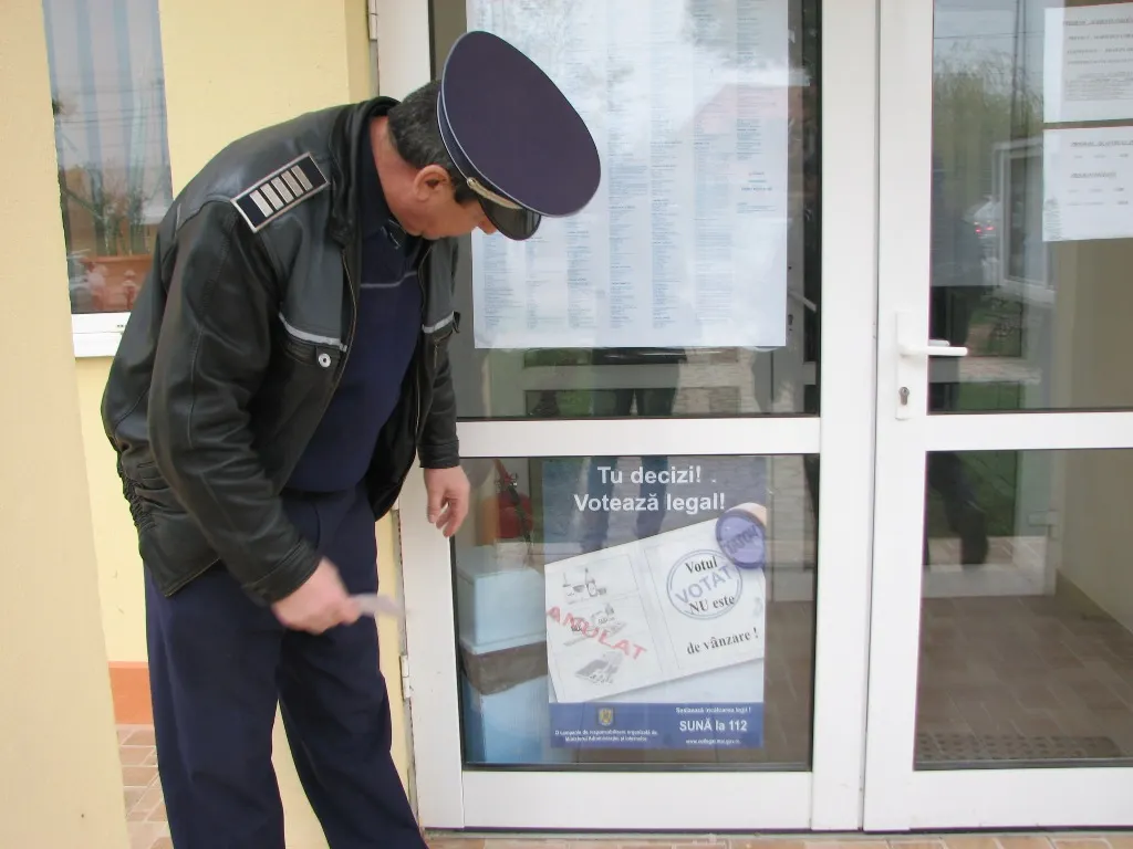 Europarlamentare 2019 Dâmbovița. Sute de polițiști, jandarmi și pompieri sunt prezenți în secțiile de votare