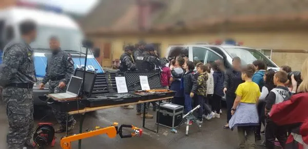Riscă până la cinci ani de pușcărie, după ce au fost prinși conducând fără permis