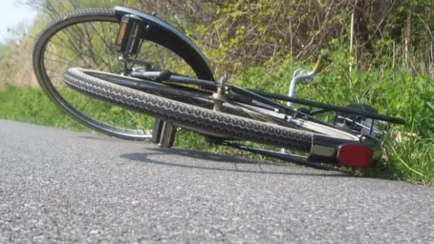 Biciclist neatent și copil nesupravegheat, „condimentele” unui accident rutier
