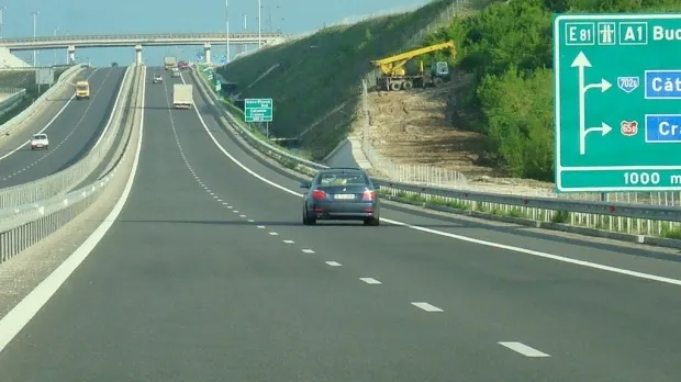 Accident pe A1, în Dâmbovița. Un bărbat a fost spulberat de un autocamion
