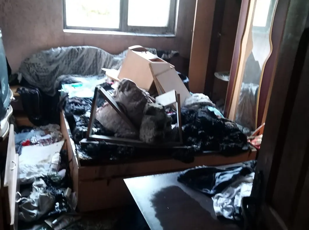 Suma imensă cu care ar fi plecat hoții după ce au incendiat casa din Poiana