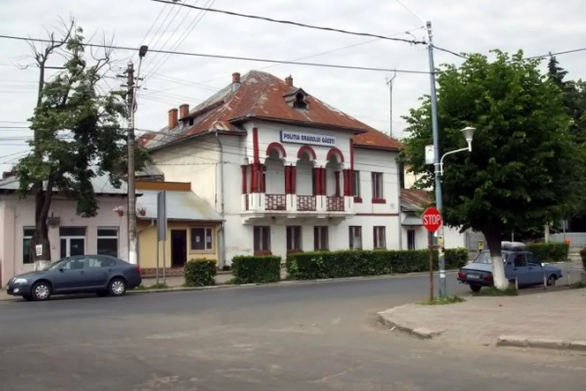 Un amărât de acumulator le-a adus dosar penal unor tineri din Găești