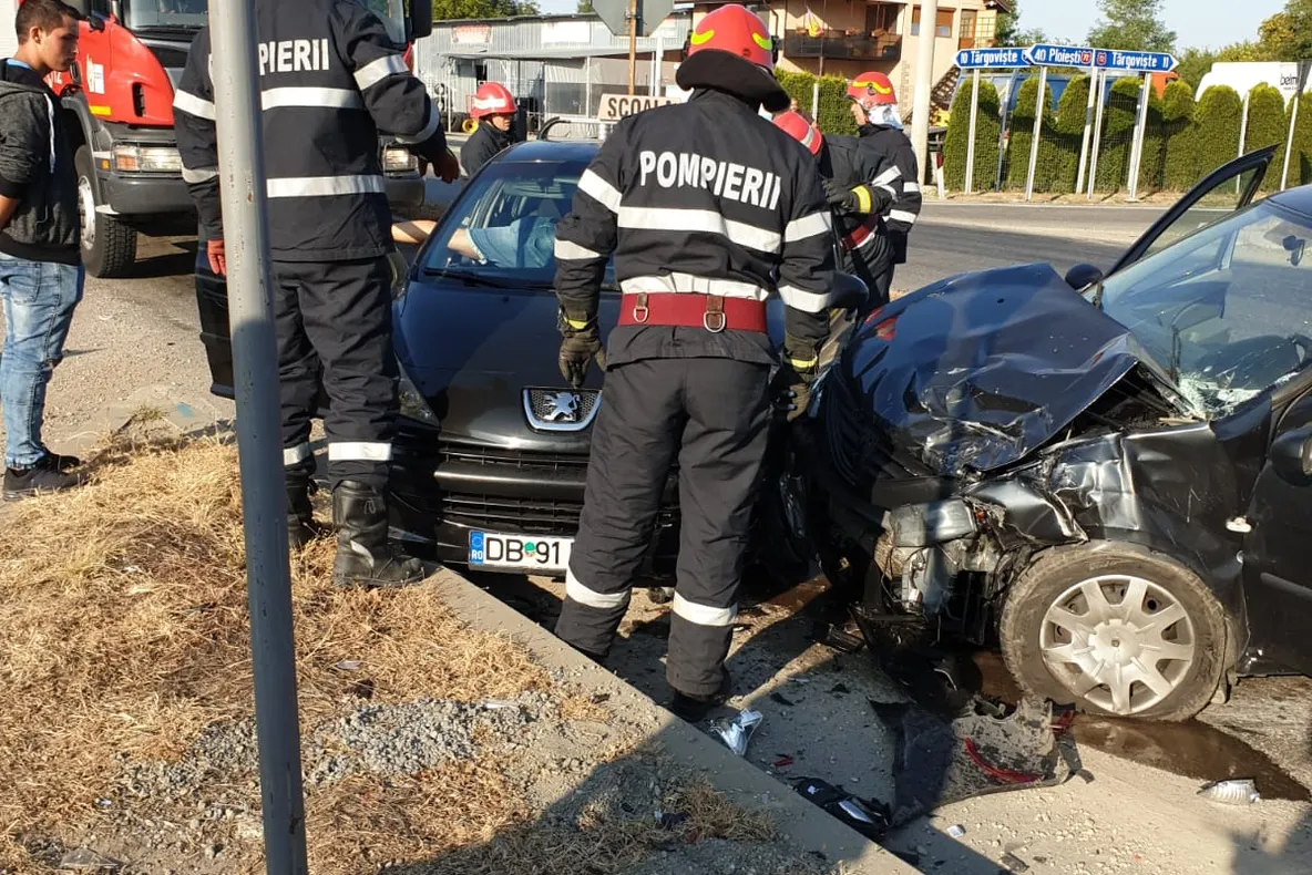 Update| Accident cu doi răniți la Răzvad, pe DN 72