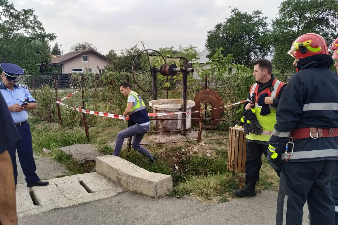 Foto-Video| Update:Doi bărbați au căzut într-un puț de 14 m, la Răzvad. Nu s-a reușit resuscitarea acestora