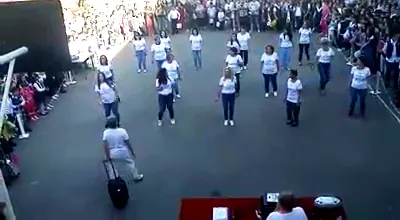 VIDEO Dans în sincron al profesoarelor de la Radu cel Mare. Reacția elevilor la început de an școlar