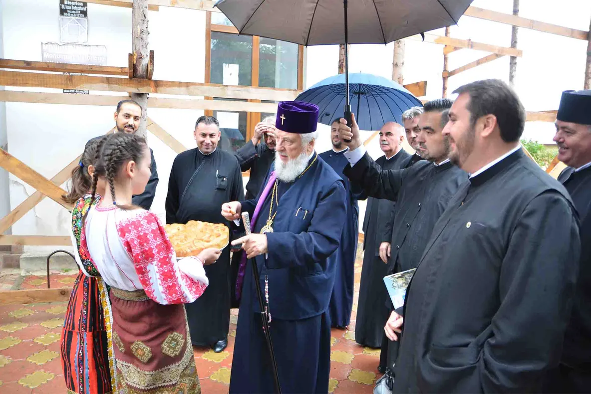 Vizită pastorală a ÎPS Nifon, în mai multe eparhii