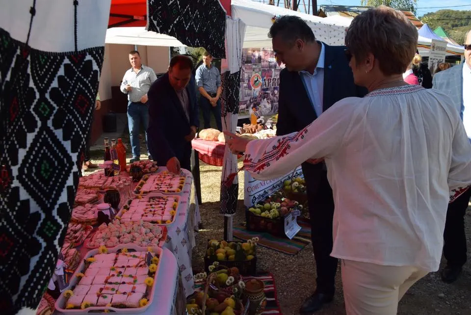 Înhesuială politică mare, la "Festivalul plăcintelor", de la Cândești, Dâmbovița