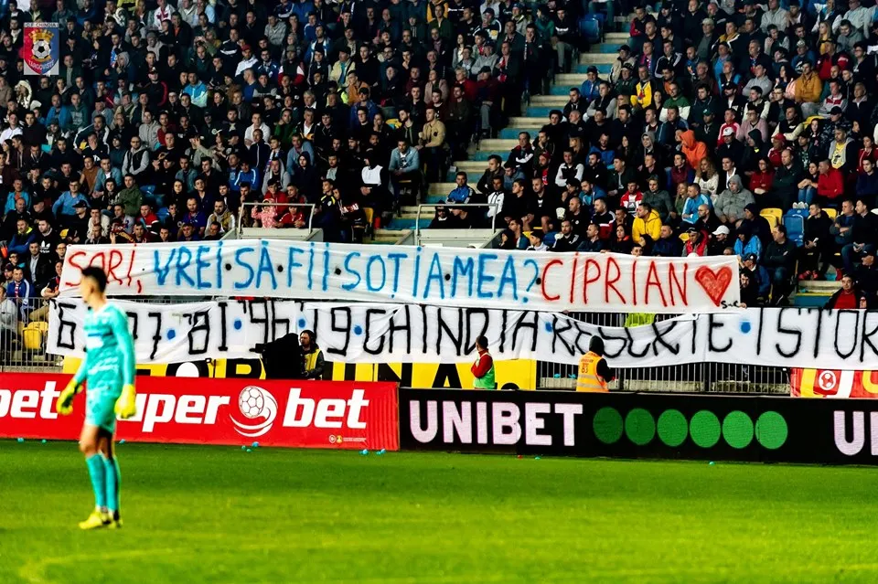 Eveniment inedit la Chindia-FCSB. O cerere în căsătorie în fața a 10.000 de oameni