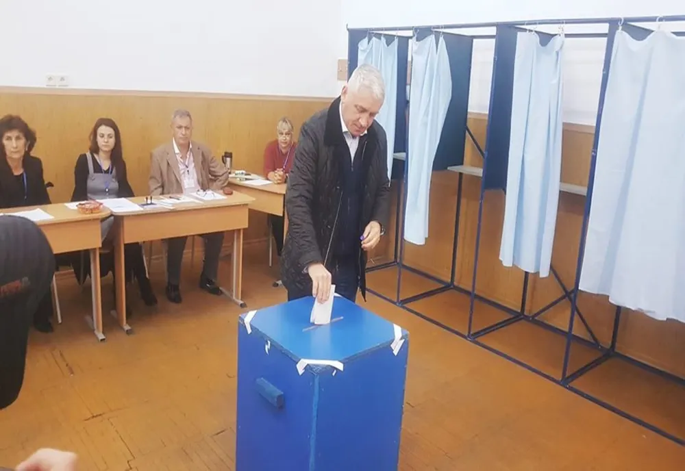 Unicat. Un senator dâmbovițean a votat fără să sugereze cu cine sau dacă a anulat votul