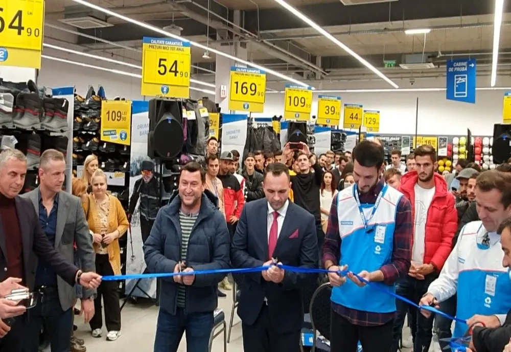 Video| Viorel Moldovan, a inaugurat, la Târgoviște, un nou magazin de articole sportive
