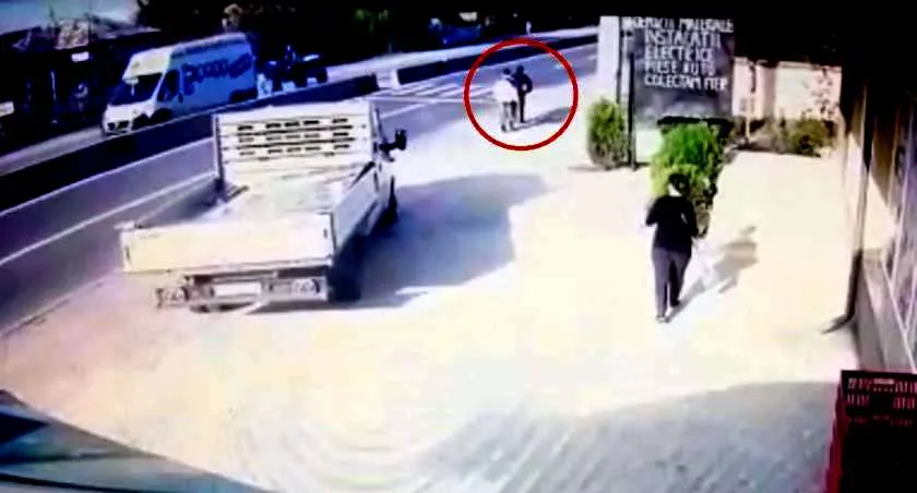 VIDEO Accident înfiorător surprins de camerele de supraveghere, în Tărtășești