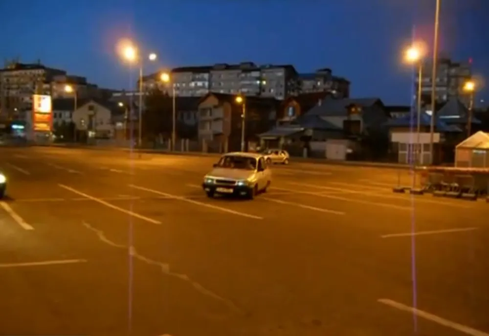 Dosar penal pentru doi tineri târgovișteni, ce participau la curse ilegale de mașini, în parcarea unui supermarket