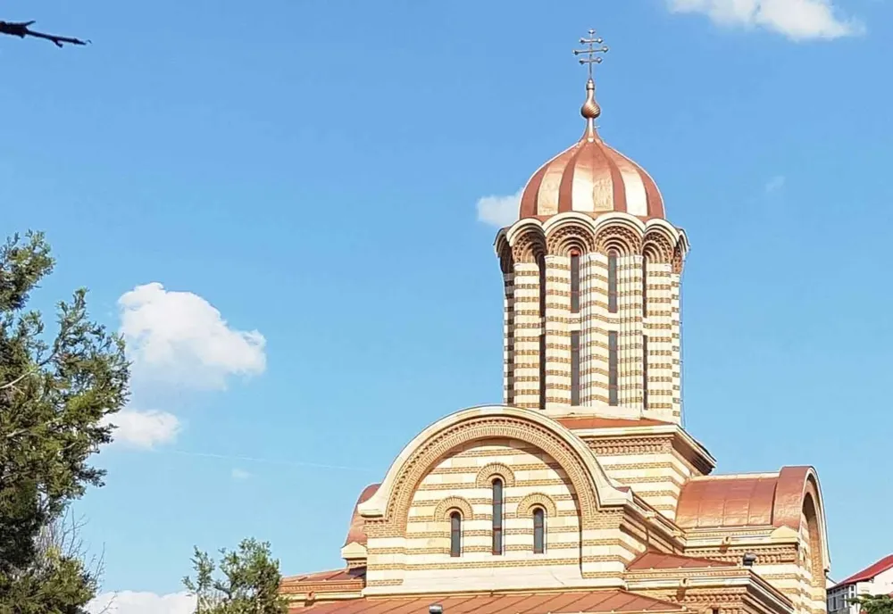 Noile reguli, impuse de stat, schimbă și tipicul funcționării Bisericii. Slujbe doar în aer liber, înmormântări în format restrâns