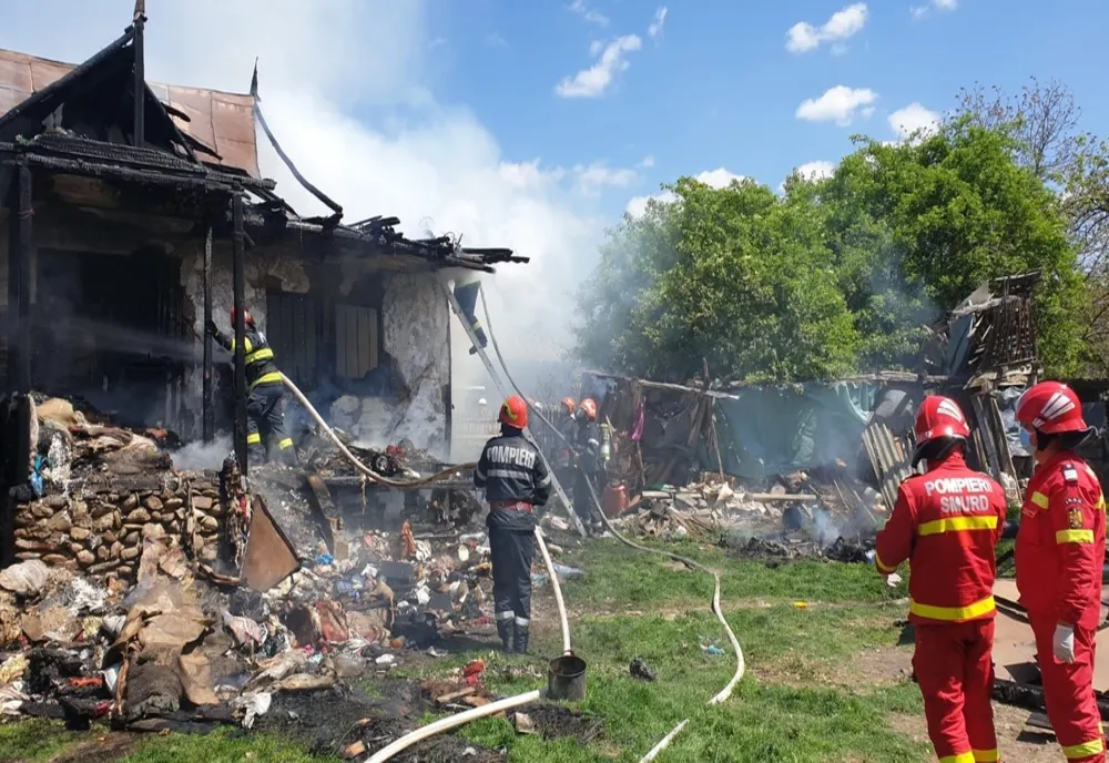 Foto| Casă distrusă de flăcări la Brănești, în Dâmbovița. Totul a plecat de la un aragaz
