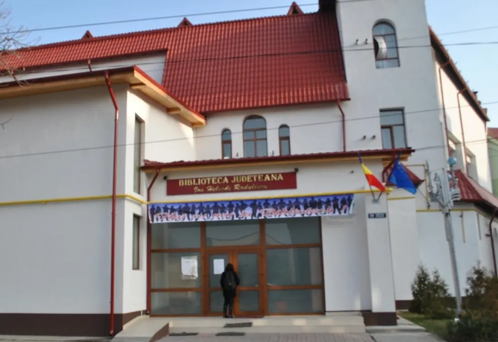 Acces la bibliotecă doar cu programare și doar pentru împumut de carte, în Dâmbovița. Reguli stricte la intrare