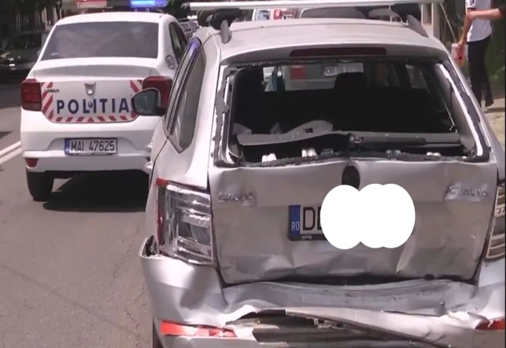 Carambol între trei mașini la Târgoviște. O persoană a fost rănită