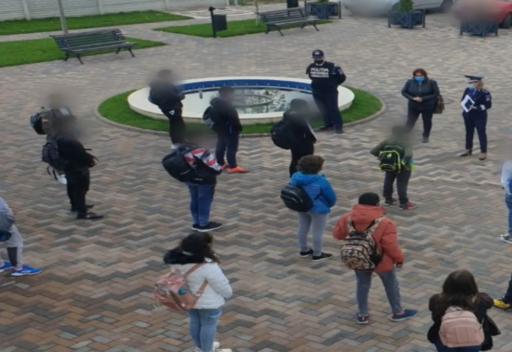 Polițiștii din Dâmbovița au desfășurat activități informative în școli