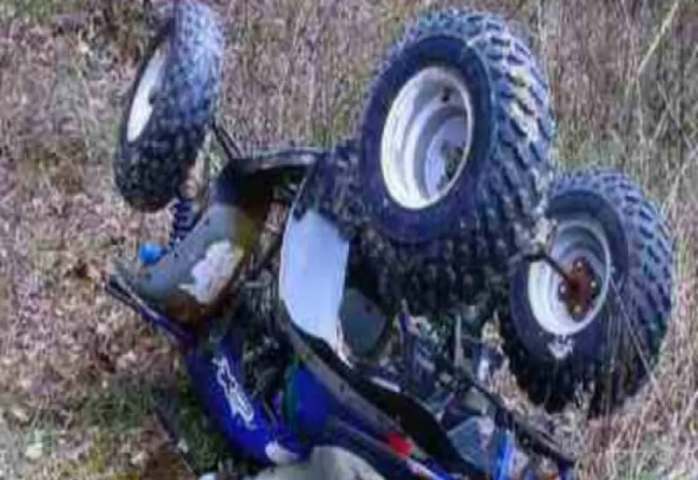 Un tânăr de 19 ani s-a răsturnat cu ATV-ul, în Dâmbovița