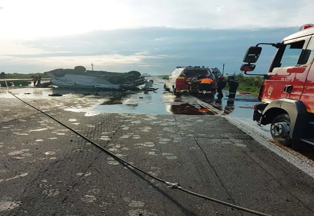 Dâmbovița: Accident grav cu o dubă răsturnată pe Autostrada A1. A fost solicitată intervenția elicopterului SMURD 