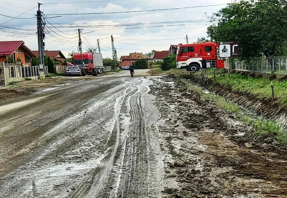 Inundație pe o porțiune din Drumul Național 72 A, în Dâmbovița