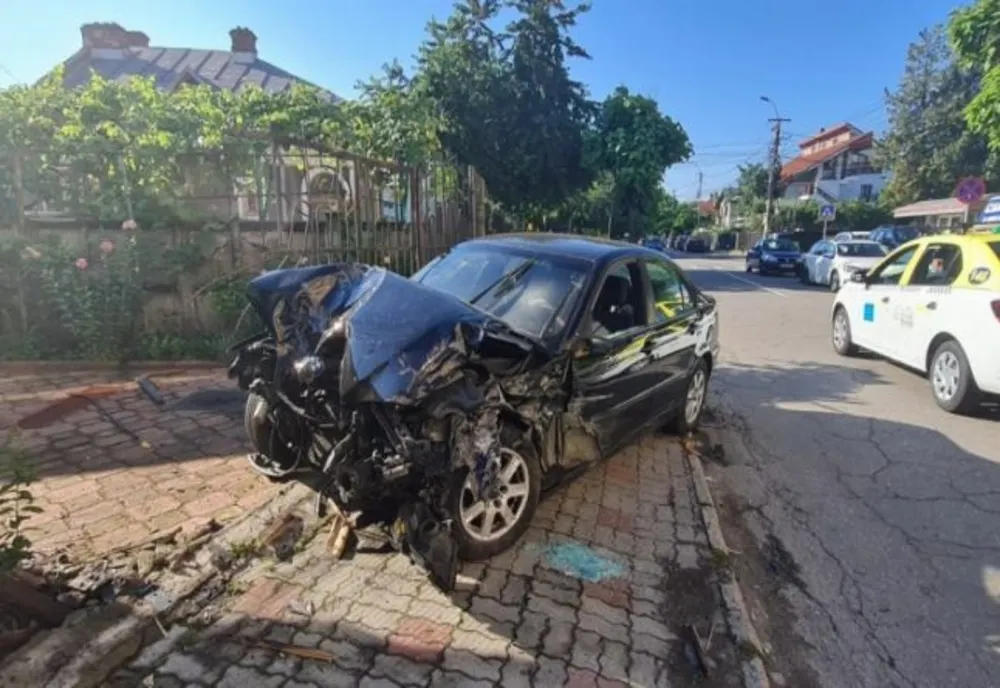 Dâmbovița. Tânăr cercetat penal după ce a consumat alcool și a făcut drifturi pe o stradă din Voinești