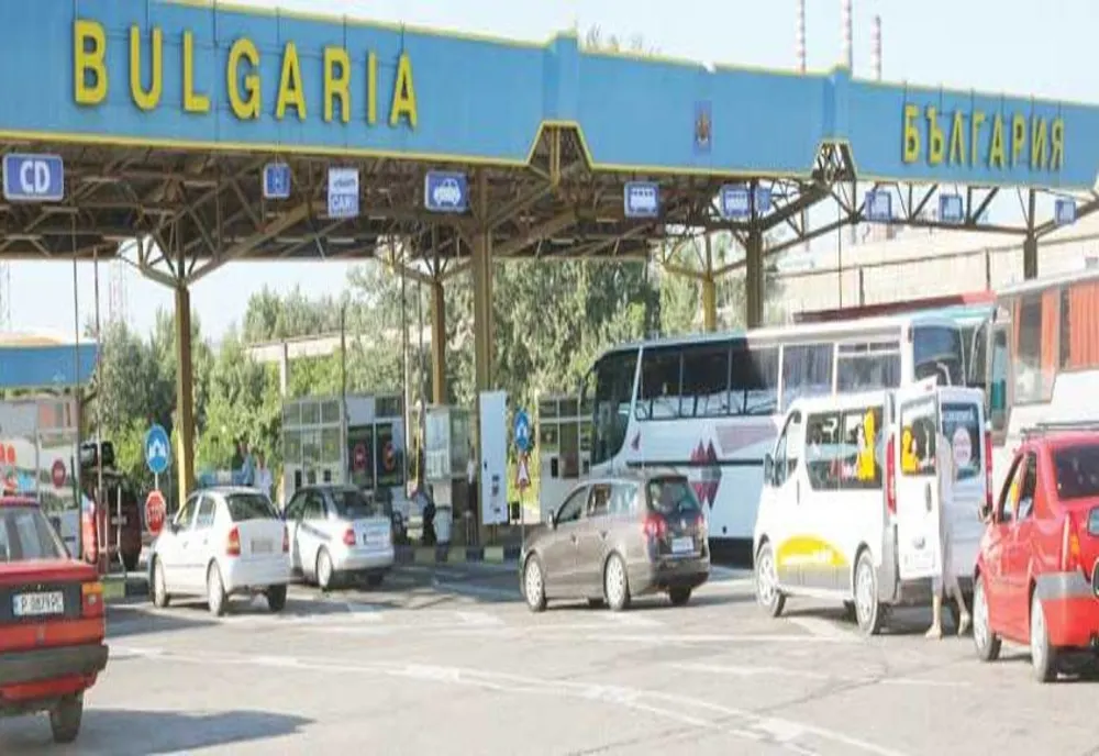 MAE: Reguli noi. Turiștii care merg în Bulgaria trebuie să prezinte doar pașaportul sau cartea de identitate 