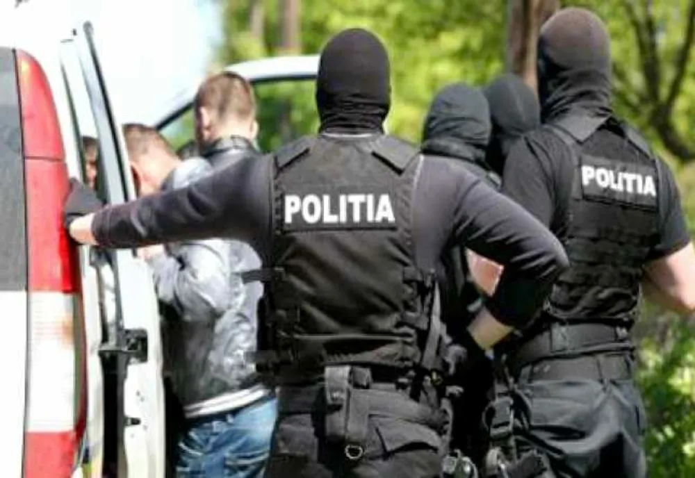 Flagrant delict şi percheziţii domiciliare în Dâmbovița şi Ilfov la traficanţii de droguri 