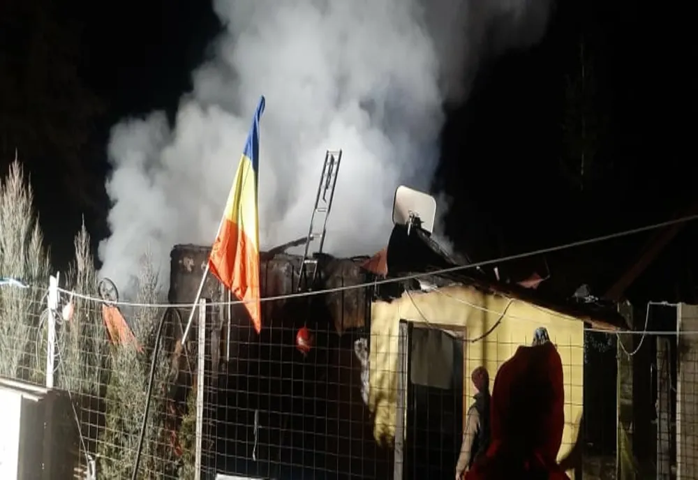Casă distrusă de flăcări pe Valea Dâmboviței