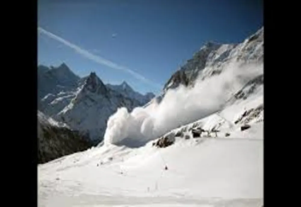 Pericol de avalanșă în zona montană dâmbovițeană 