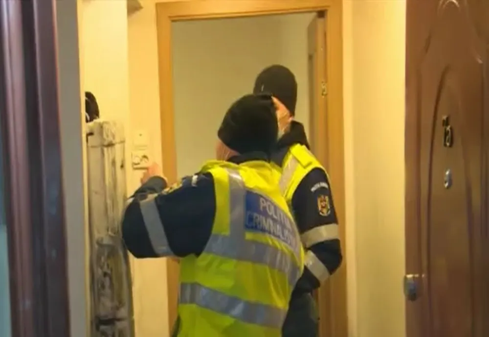 Cinci bărbați au fost reținuți în cazul adolescenților sechestrați, bătuți și șantajați, într-un apartament din Târgoviște
