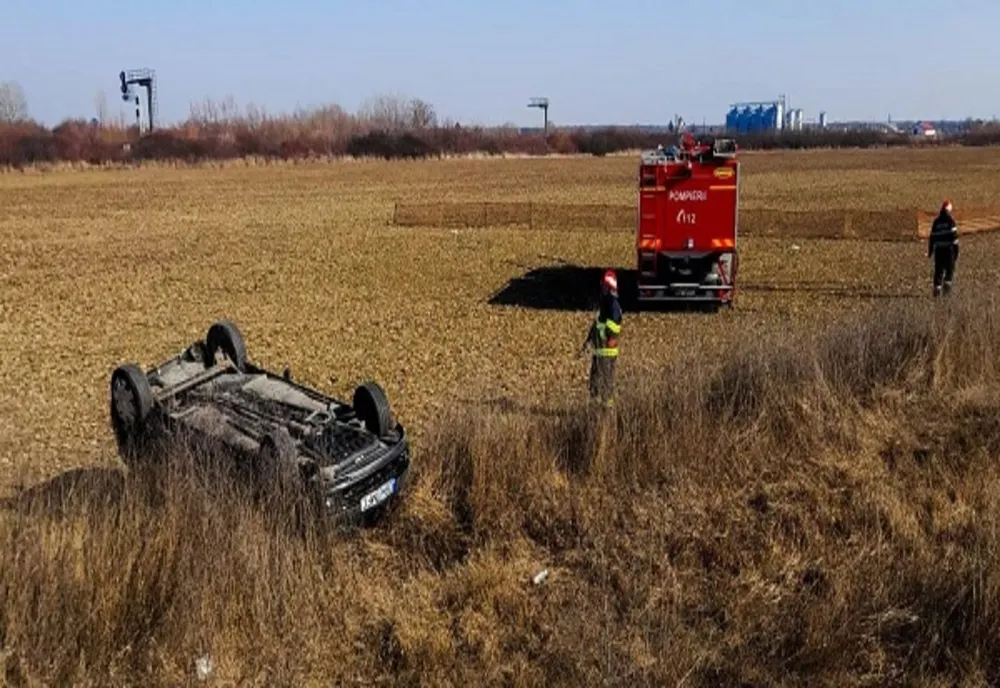 Dâmboviţa. Autoturism răsturnat pe DN71, la Răcari. Două persoane au fost rănite