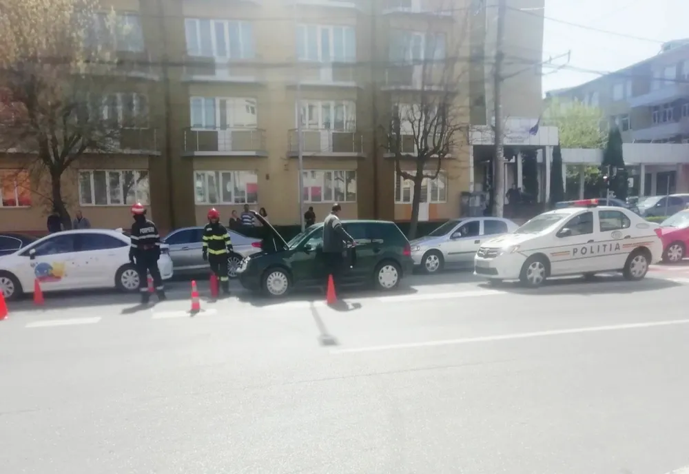 Târgoviște: O femeie a fost rănită în urma impactului dintre două autoturisme 