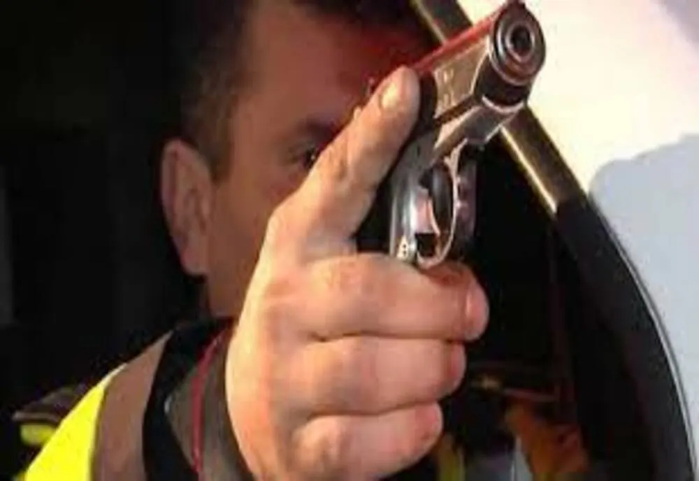 Șofer oprit cu focuri de armă, în Târgovişte