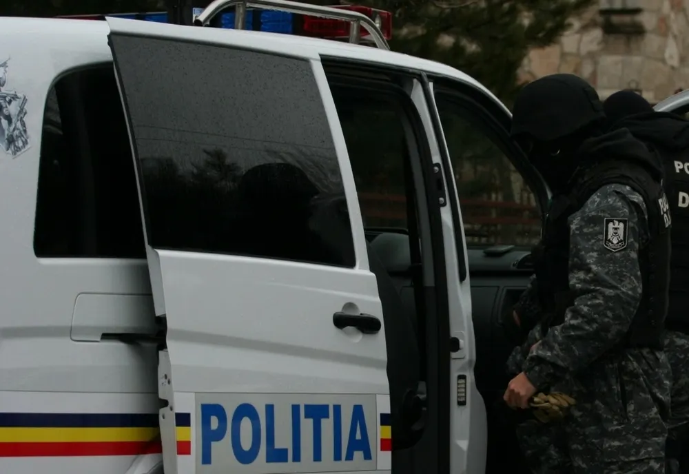 Dâmbovița. Destructurarea unui grup infracțional organizat, trafic de persoane, proxenetism, camătă și șantaj
